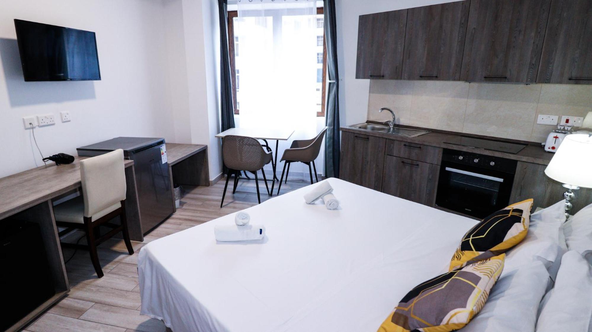 Napoli Suites Studios Aparthotel سانت جوليان المظهر الخارجي الصورة
