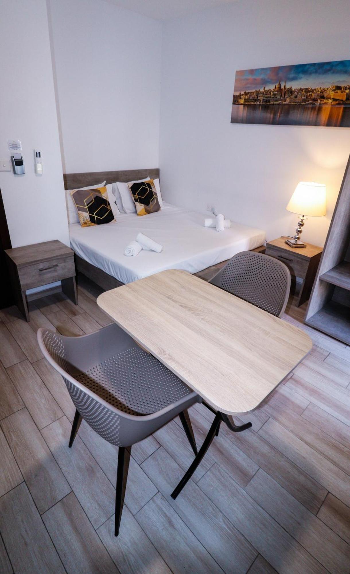 Napoli Suites Studios Aparthotel سانت جوليان المظهر الخارجي الصورة