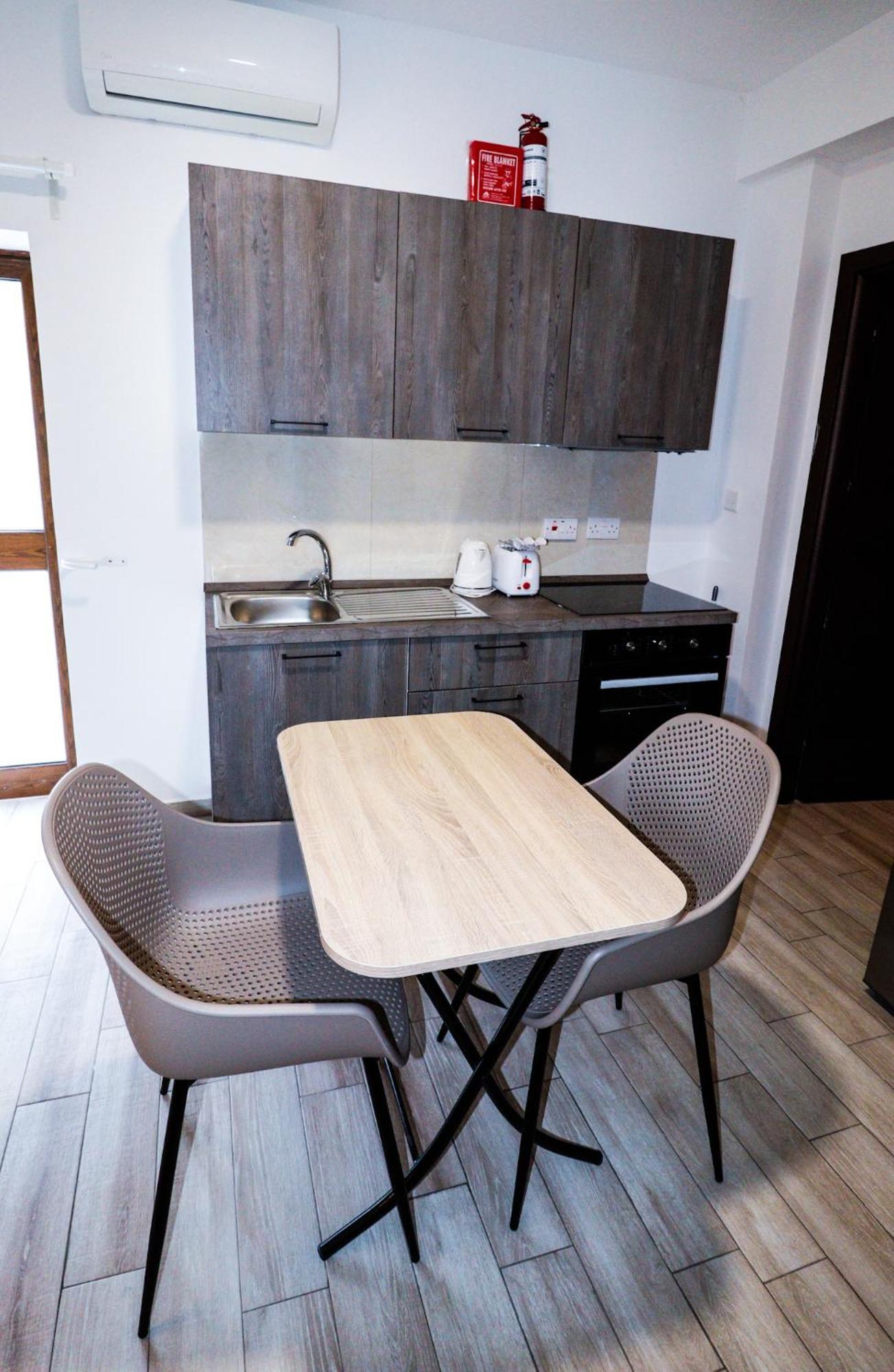 Napoli Suites Studios Aparthotel سانت جوليان المظهر الخارجي الصورة
