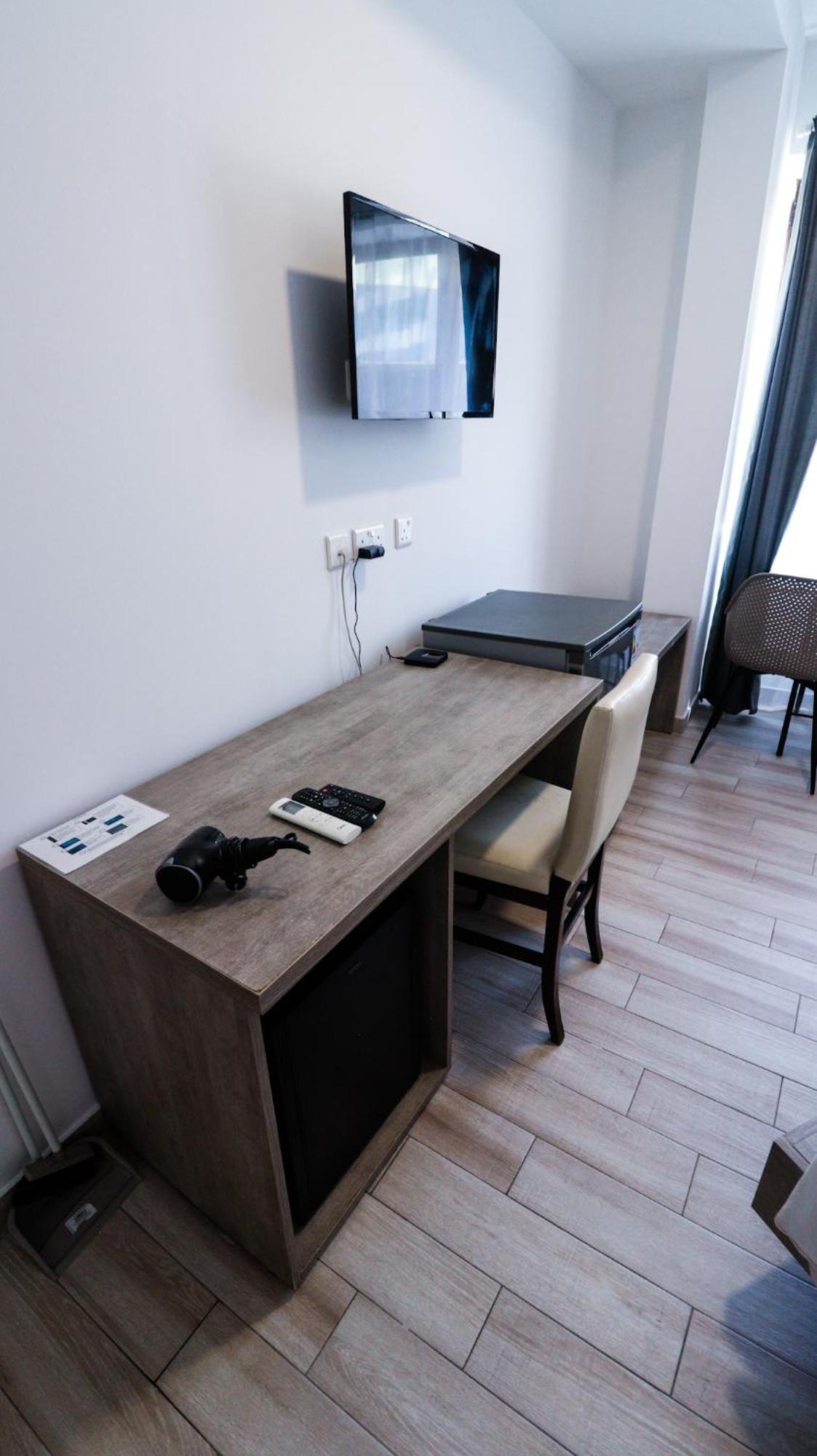 Napoli Suites Studios Aparthotel سانت جوليان المظهر الخارجي الصورة