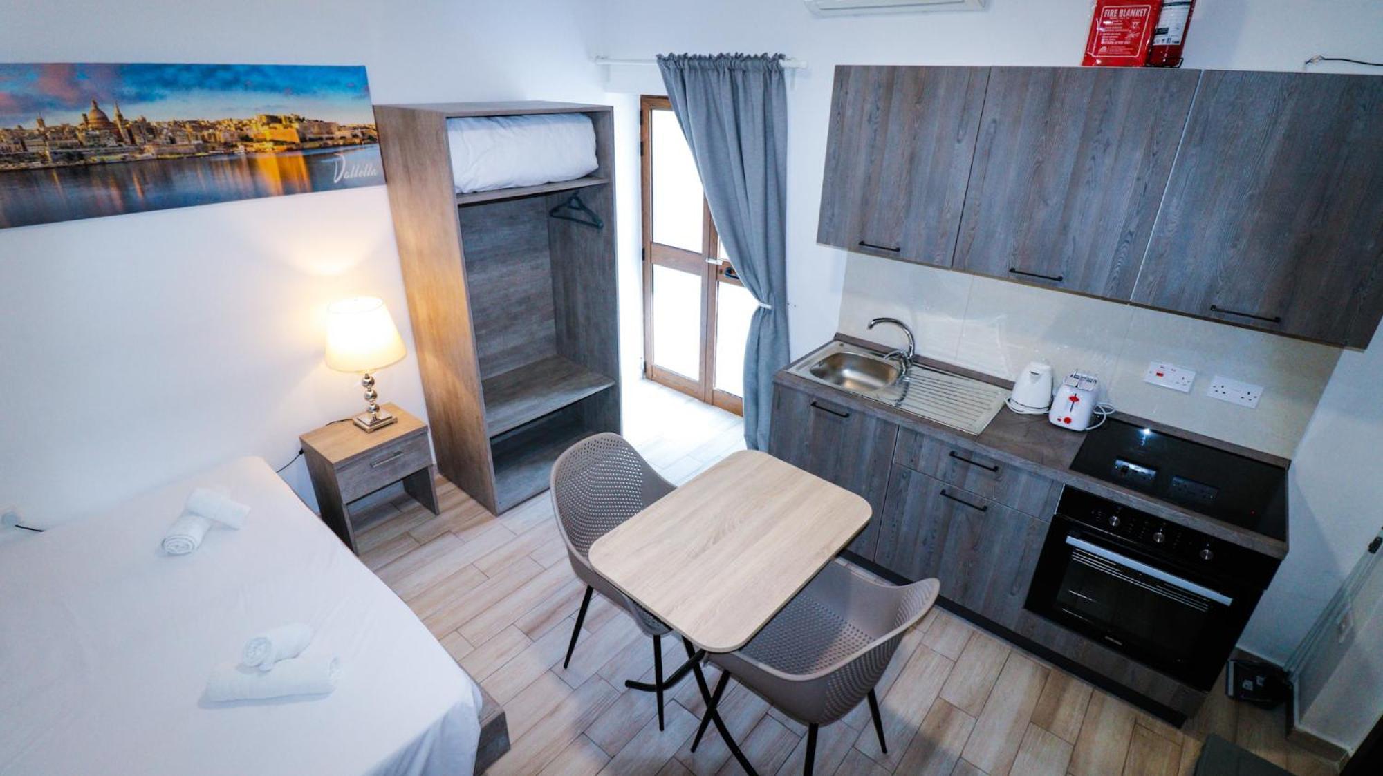 Napoli Suites Studios Aparthotel سانت جوليان المظهر الخارجي الصورة