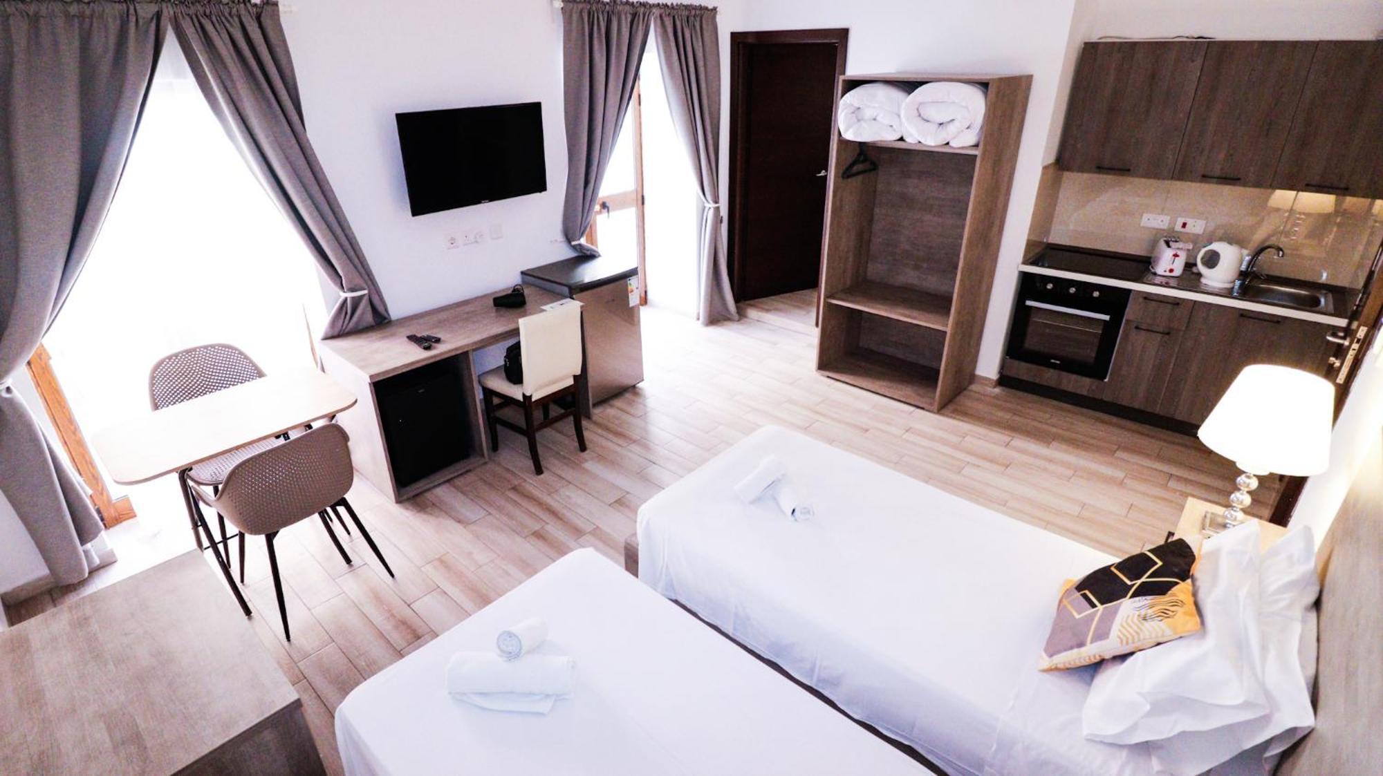 Napoli Suites Studios Aparthotel سانت جوليان المظهر الخارجي الصورة