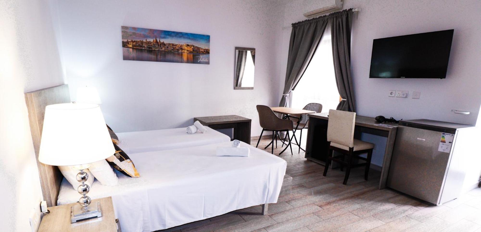Napoli Suites Studios Aparthotel سانت جوليان المظهر الخارجي الصورة