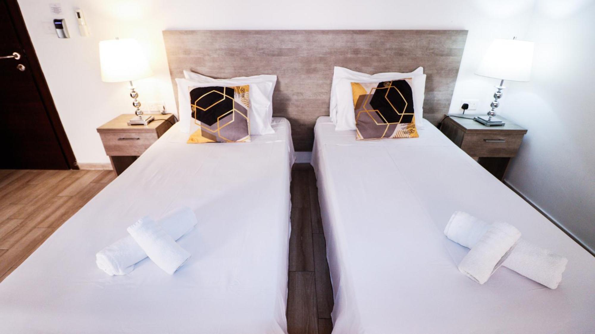 Napoli Suites Studios Aparthotel سانت جوليان المظهر الخارجي الصورة