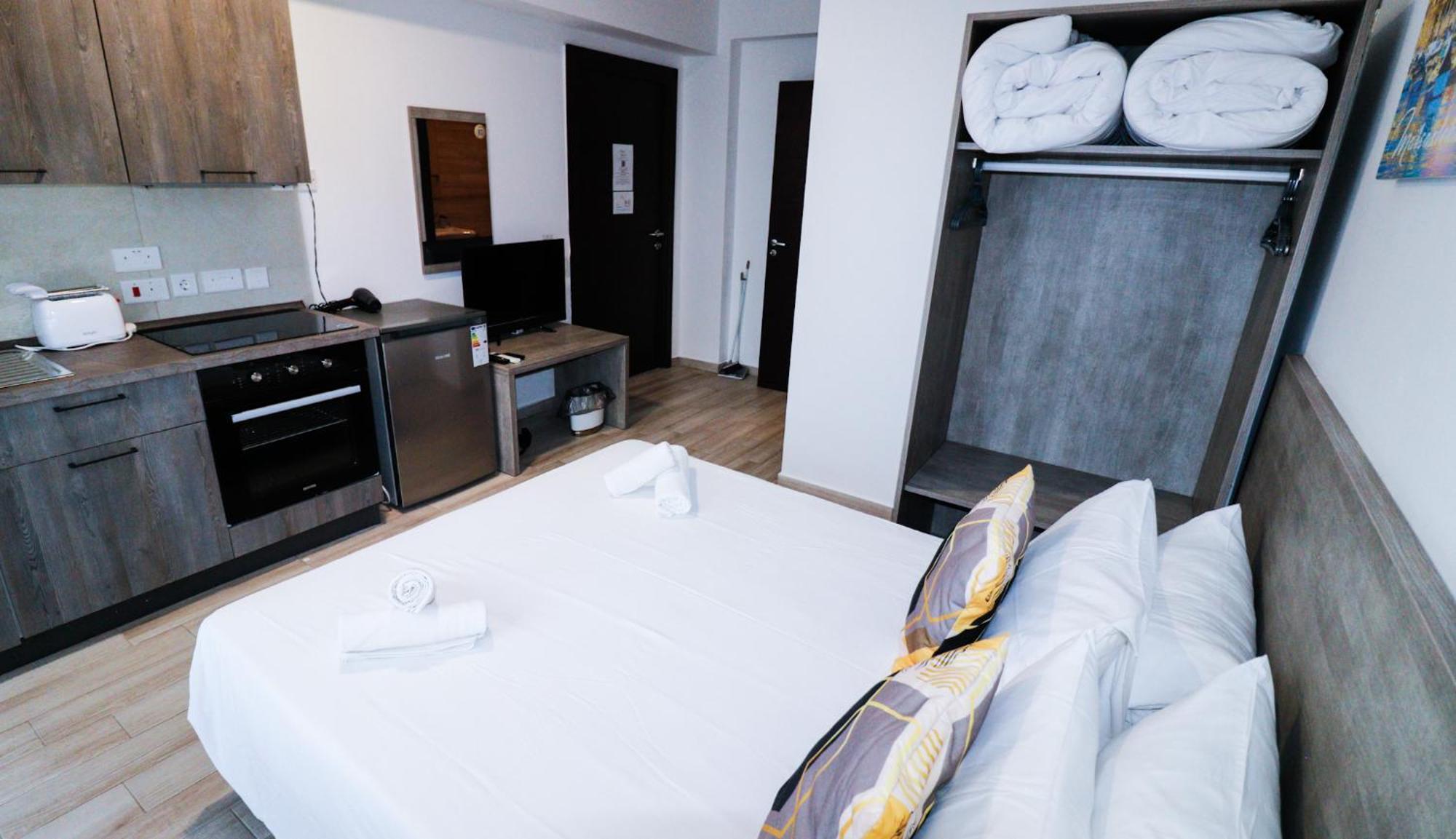 Napoli Suites Studios Aparthotel سانت جوليان المظهر الخارجي الصورة
