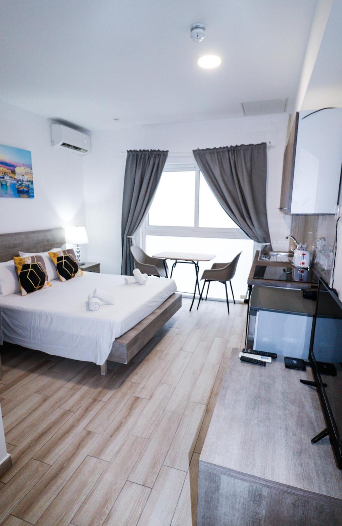 Napoli Suites Studios Aparthotel سانت جوليان المظهر الخارجي الصورة