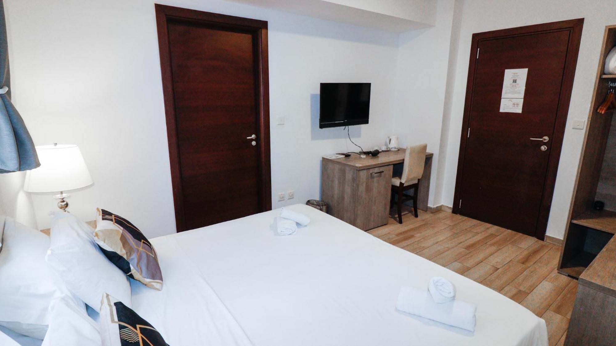 Napoli Suites Studios Aparthotel سانت جوليان المظهر الخارجي الصورة
