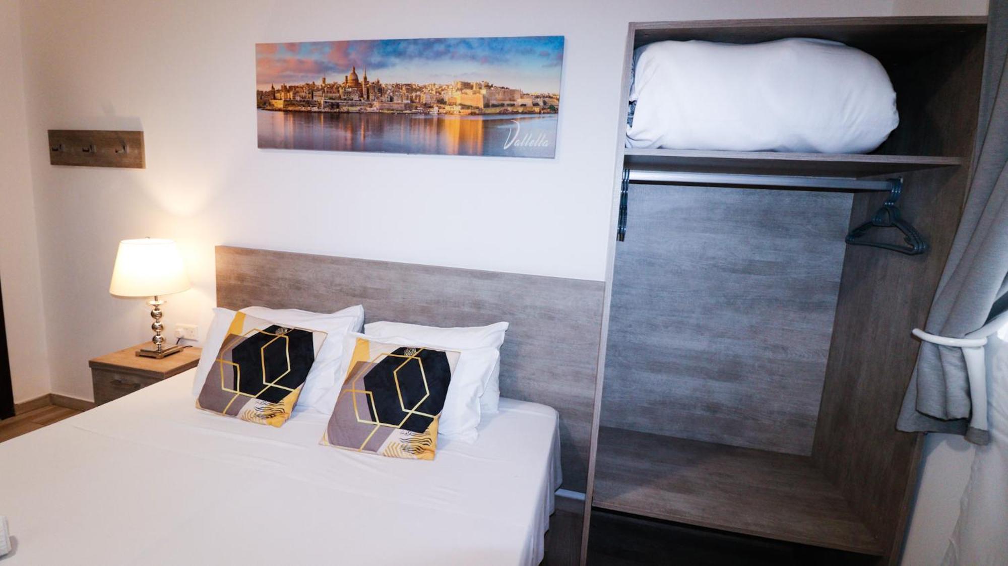 Napoli Suites Studios Aparthotel سانت جوليان المظهر الخارجي الصورة